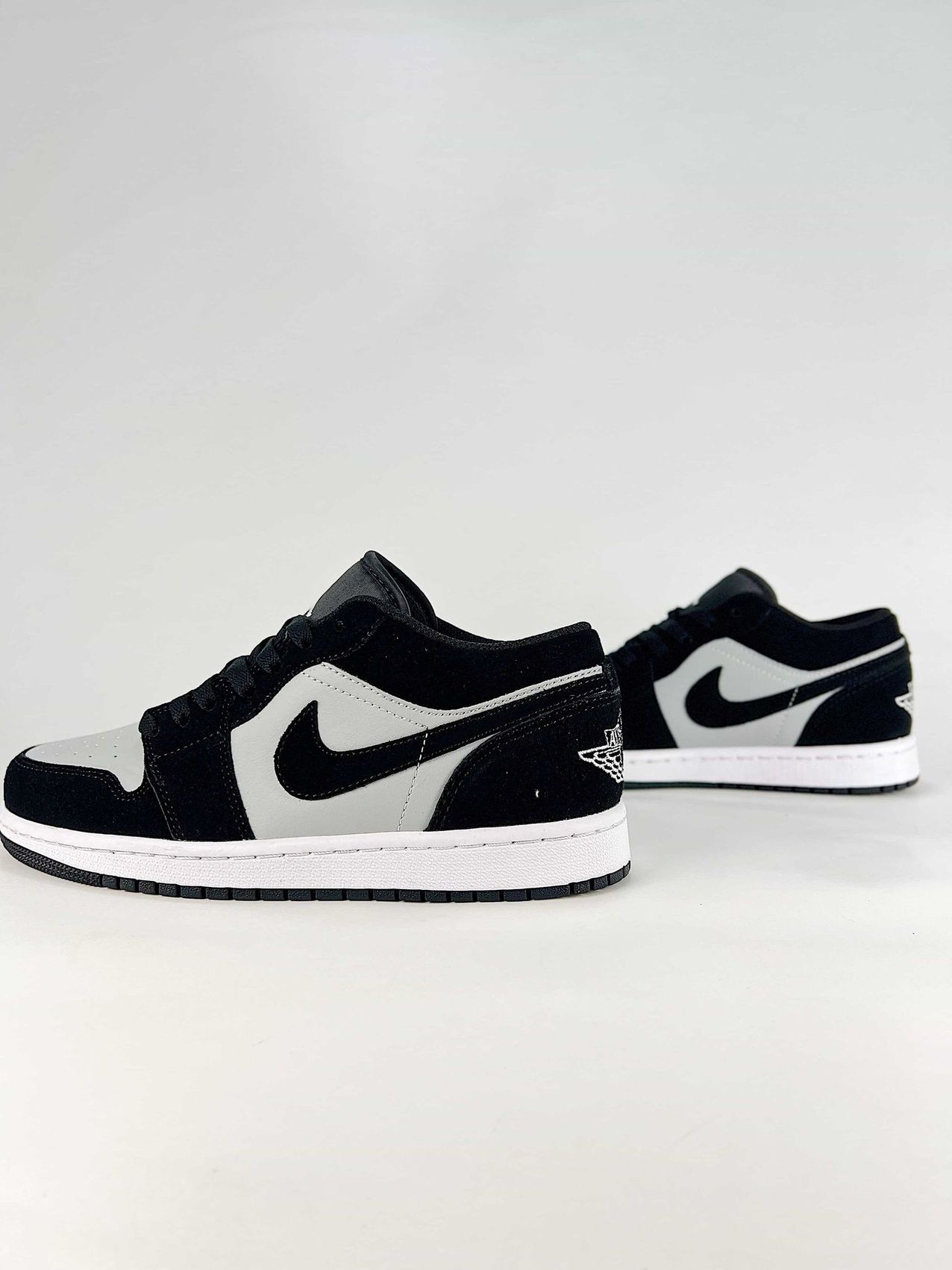 AJ 1 Low ‘Black Light Smoke Grey’ 553558-048 AJ 1 Low ‘Black Light Smoke Grey’ 553558-048