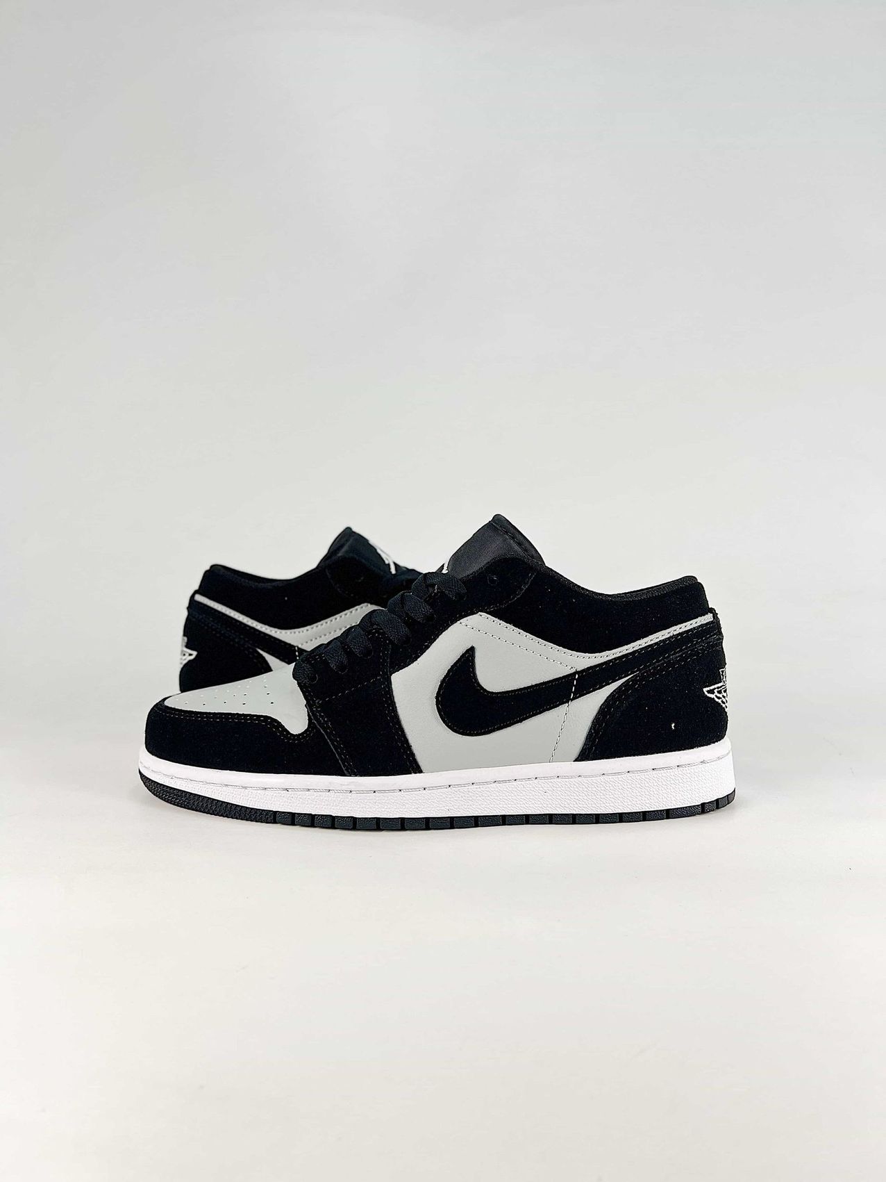 AJ 1 Low ‘Black Light Smoke Grey’ 553558-048 AJ 1 Low ‘Black Light Smoke Grey’ 553558-048