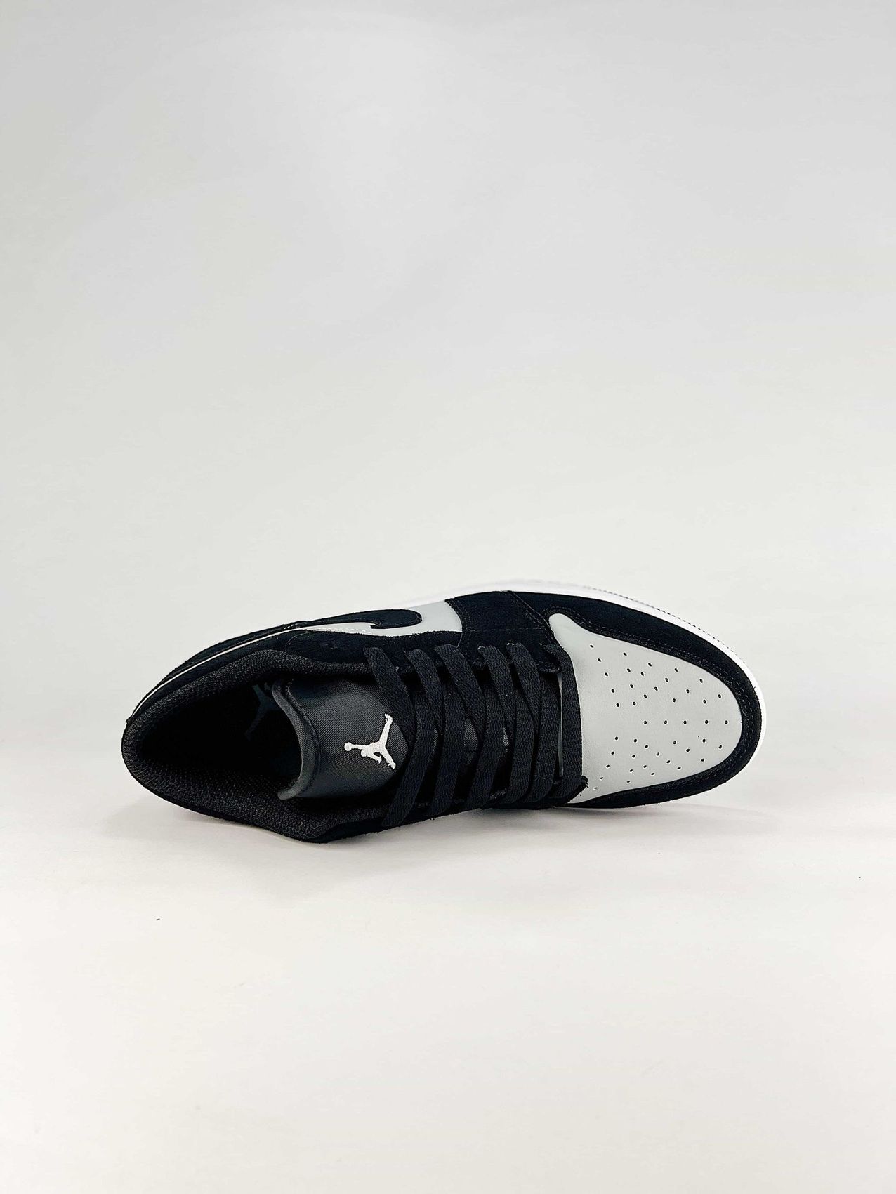 AJ 1 Low ‘Black Light Smoke Grey’ 553558-048 AJ 1 Low ‘Black Light Smoke Grey’ 553558-048