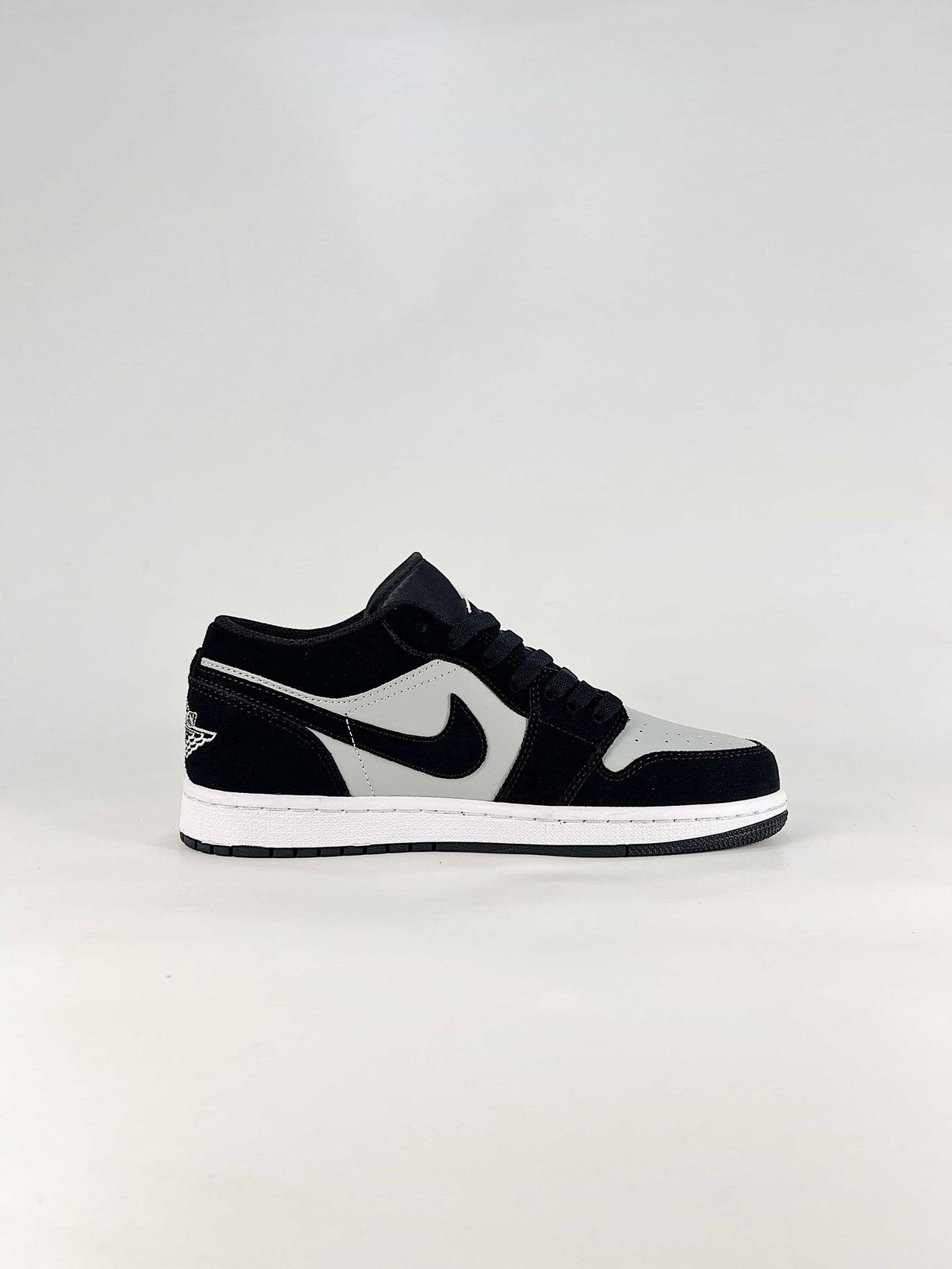 AJ 1 Low ‘Black Light Smoke Grey’ 553558-048 AJ 1 Low ‘Black Light Smoke Grey’ 553558-048