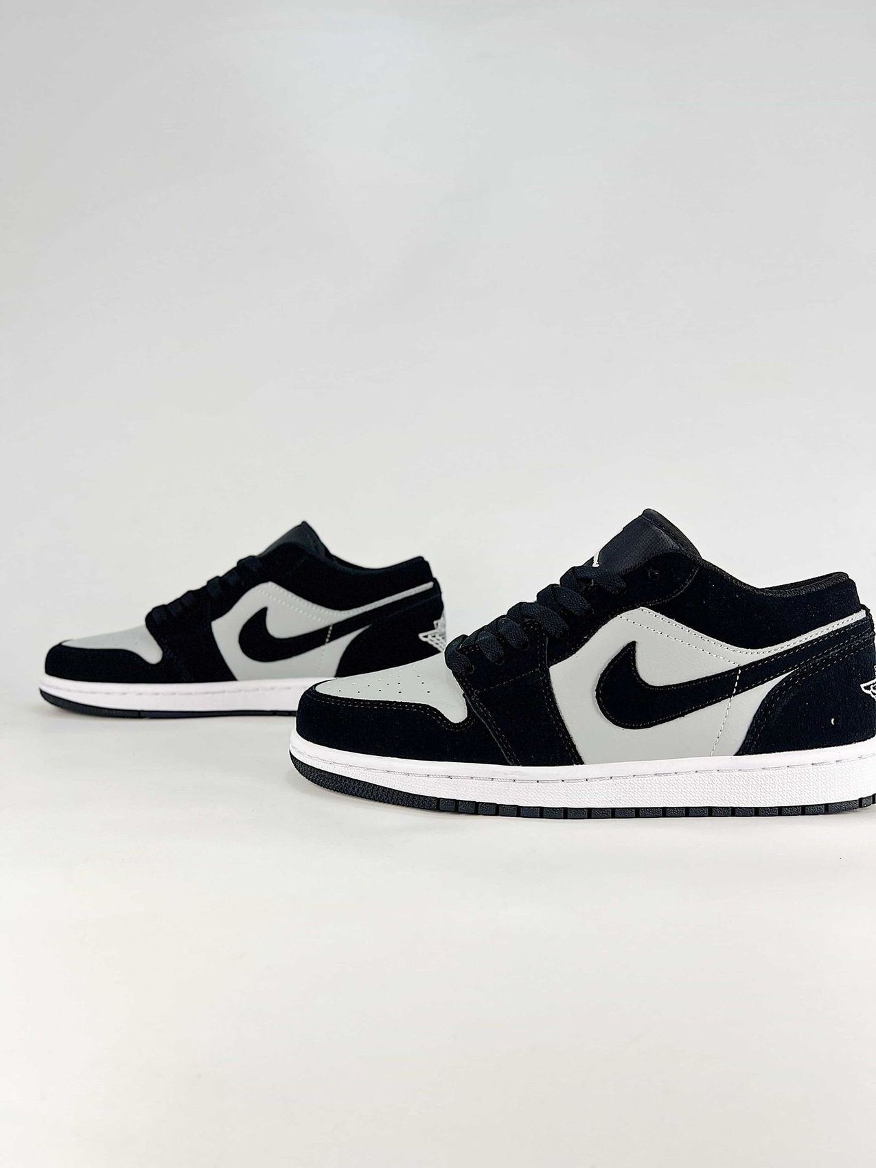 AJ 1 Low ‘Black Light Smoke Grey’ 553558-048 AJ 1 Low ‘Black Light Smoke Grey’ 553558-048