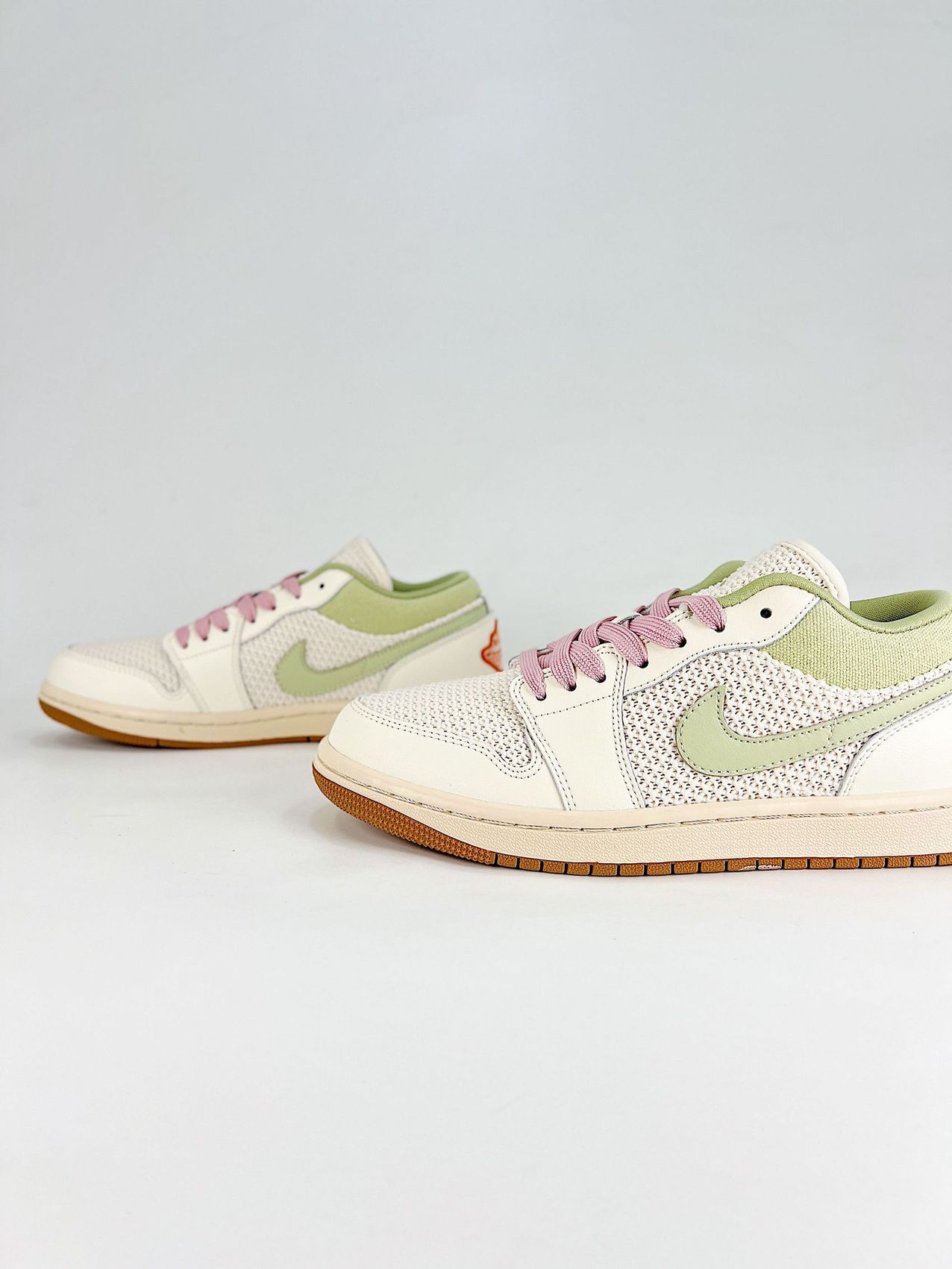 AJ 1 Low SE ‘Olive Aura’ II0569-100 AJ 1 Low SE ‘Olive Aura’ II0569-100