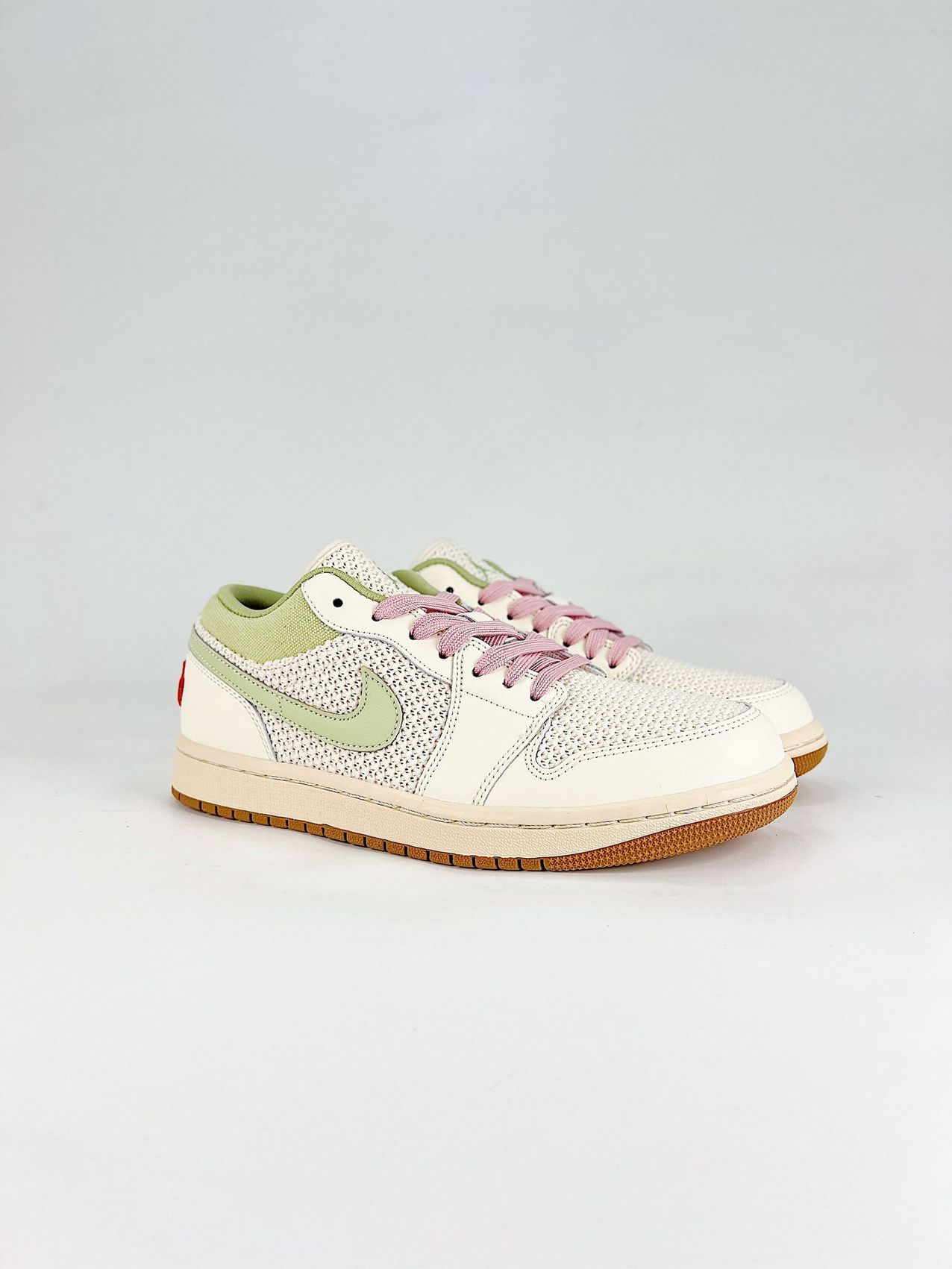 AJ 1 Low SE ‘Olive Aura’ II0569-100 AJ 1 Low SE ‘Olive Aura’ II0569-100