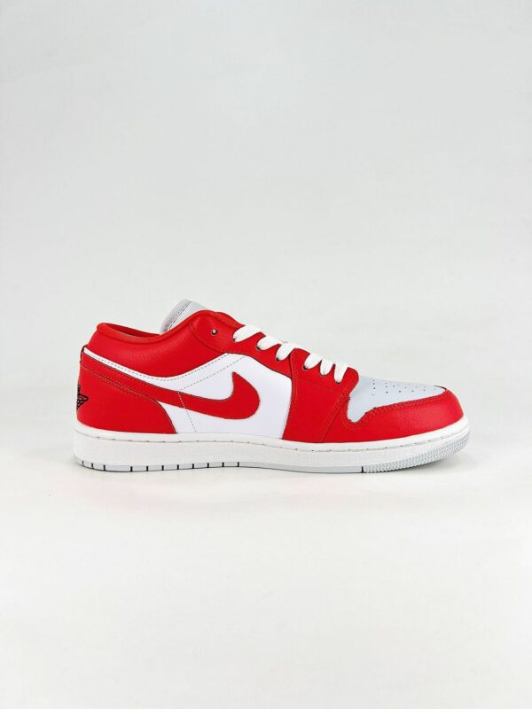 AJ 1 Low SE ‘Chile Red’ II9813-600 AJ 1 Low SE ‘Chile Red’ II9813-600