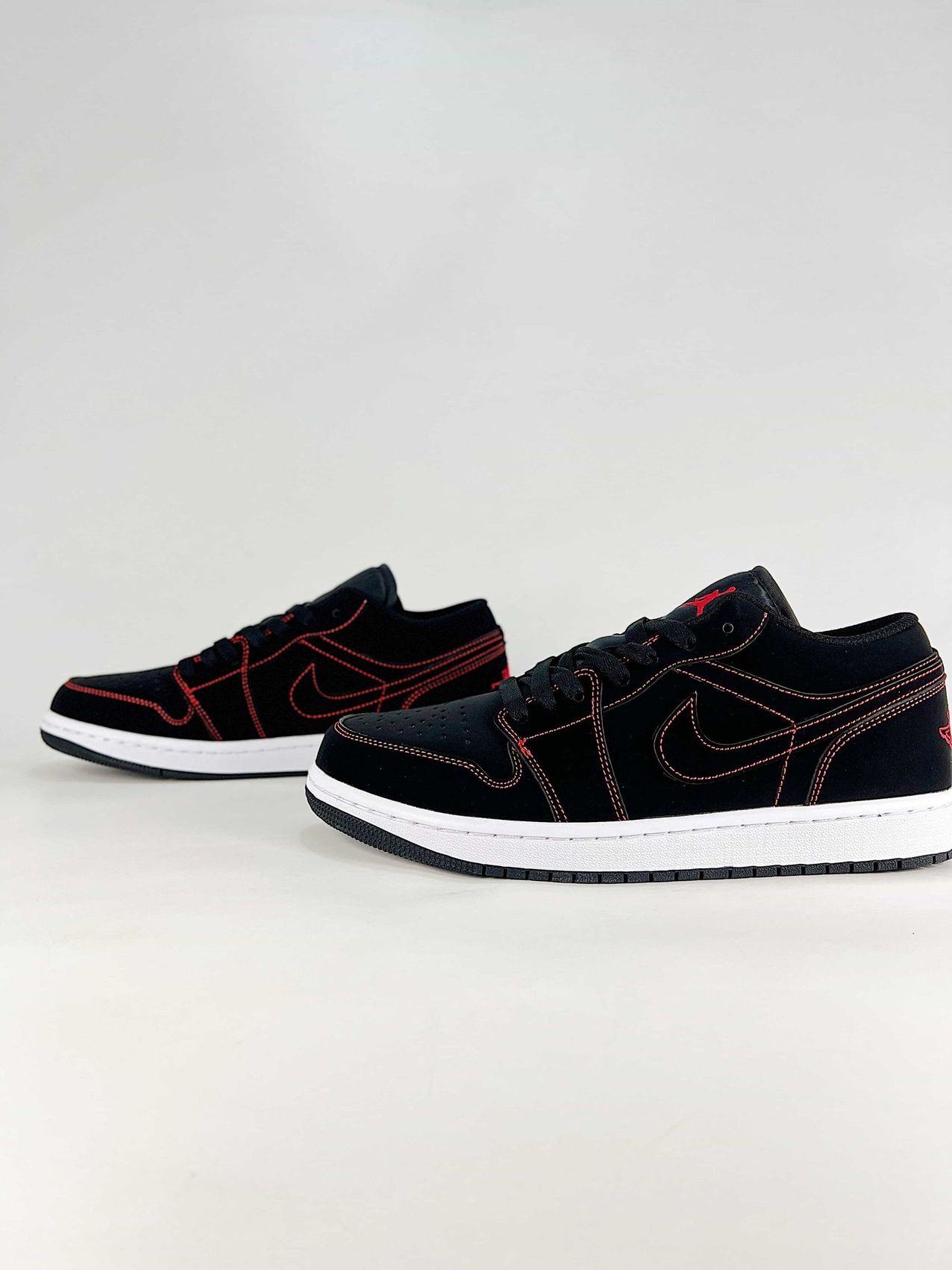 AJ 1 Low ‘Bloodline’ 553558-076 AJ 1 Low ‘Bloodline’ 553558-076