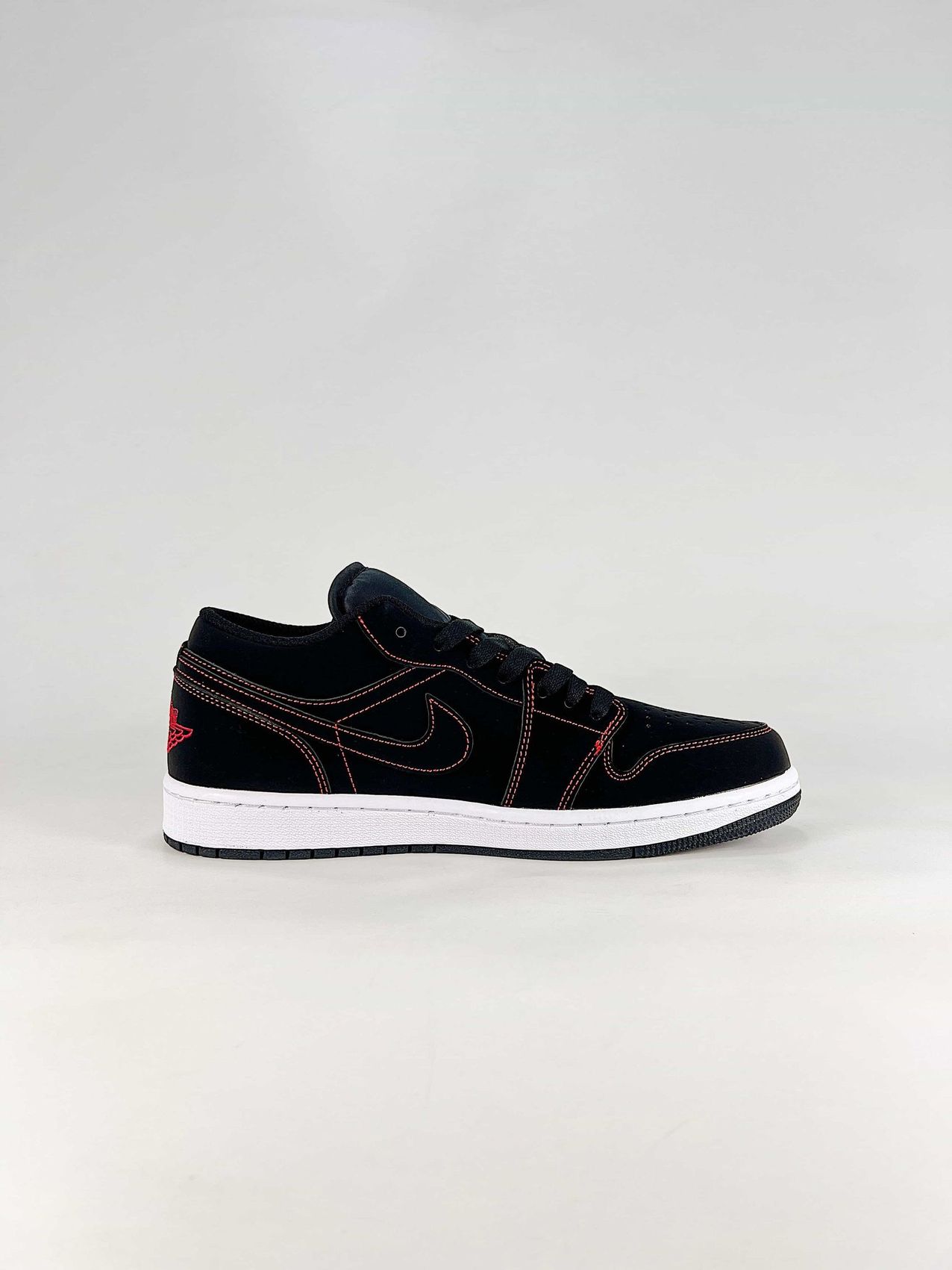 AJ 1 Low ‘Bloodline’ 553558-076 AJ 1 Low ‘Bloodline’ 553558-076