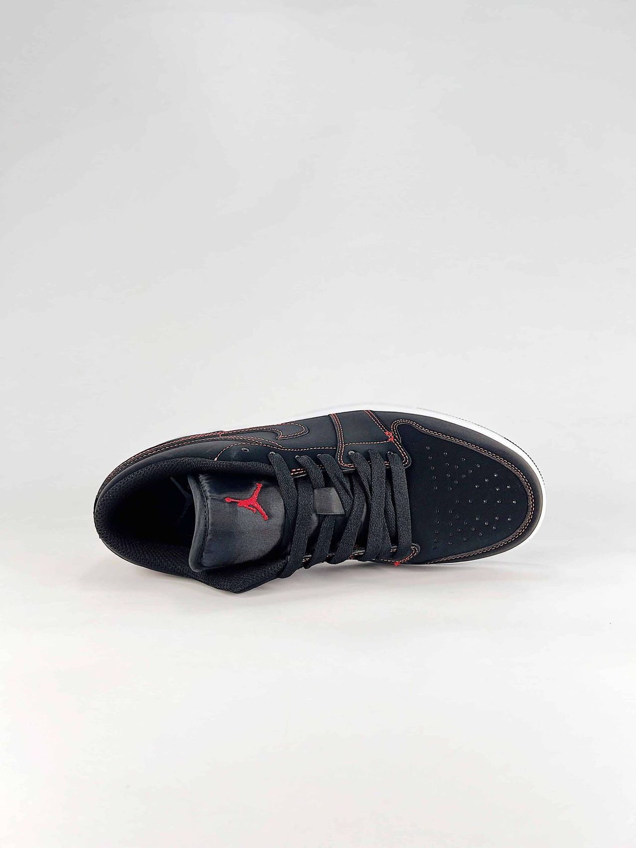AJ 1 Low ‘Bloodline’ 553558-076 AJ 1 Low ‘Bloodline’ 553558-076
