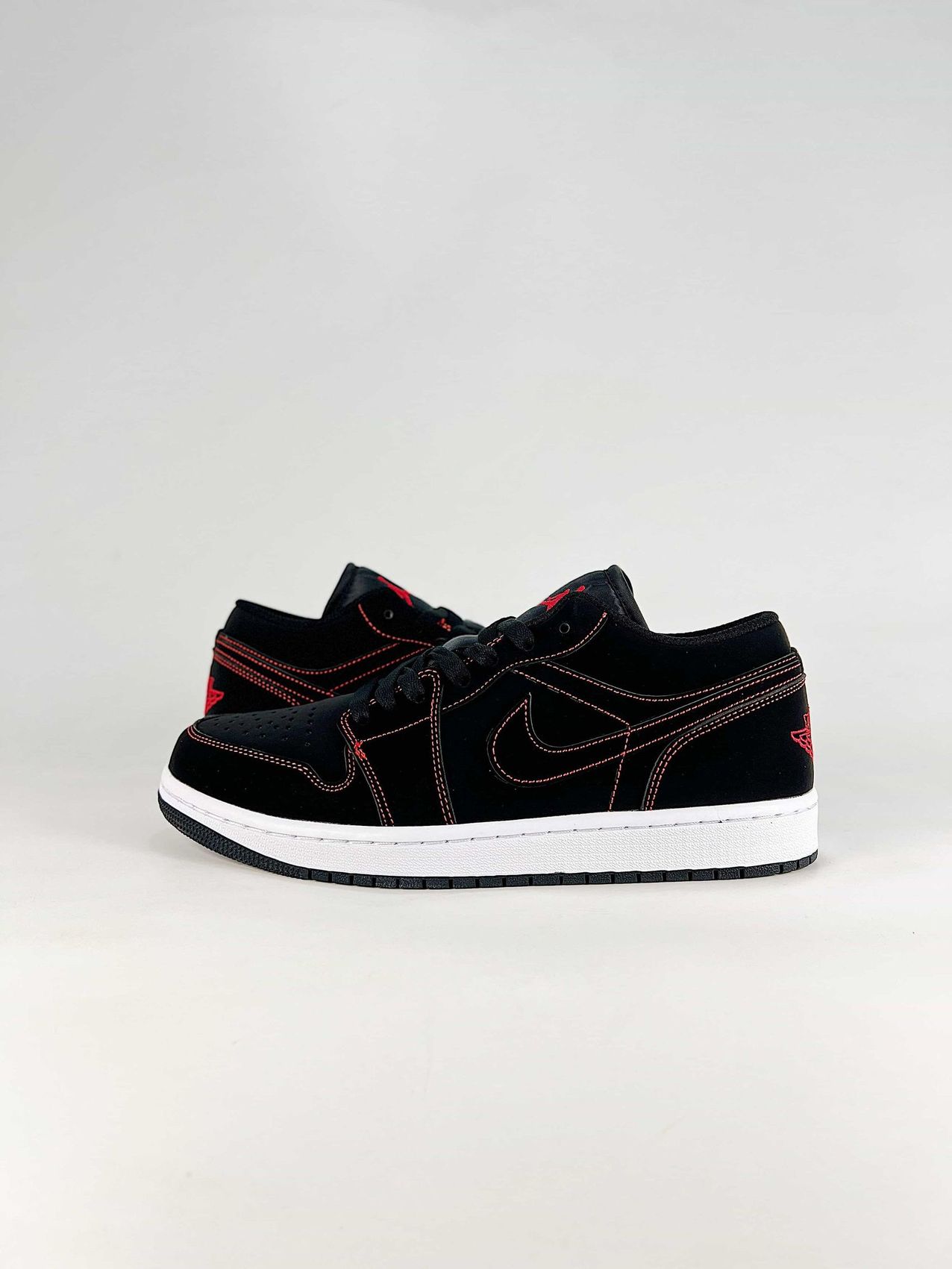 AJ 1 Low ‘Bloodline’ 553558-076 AJ 1 Low ‘Bloodline’ 553558-076