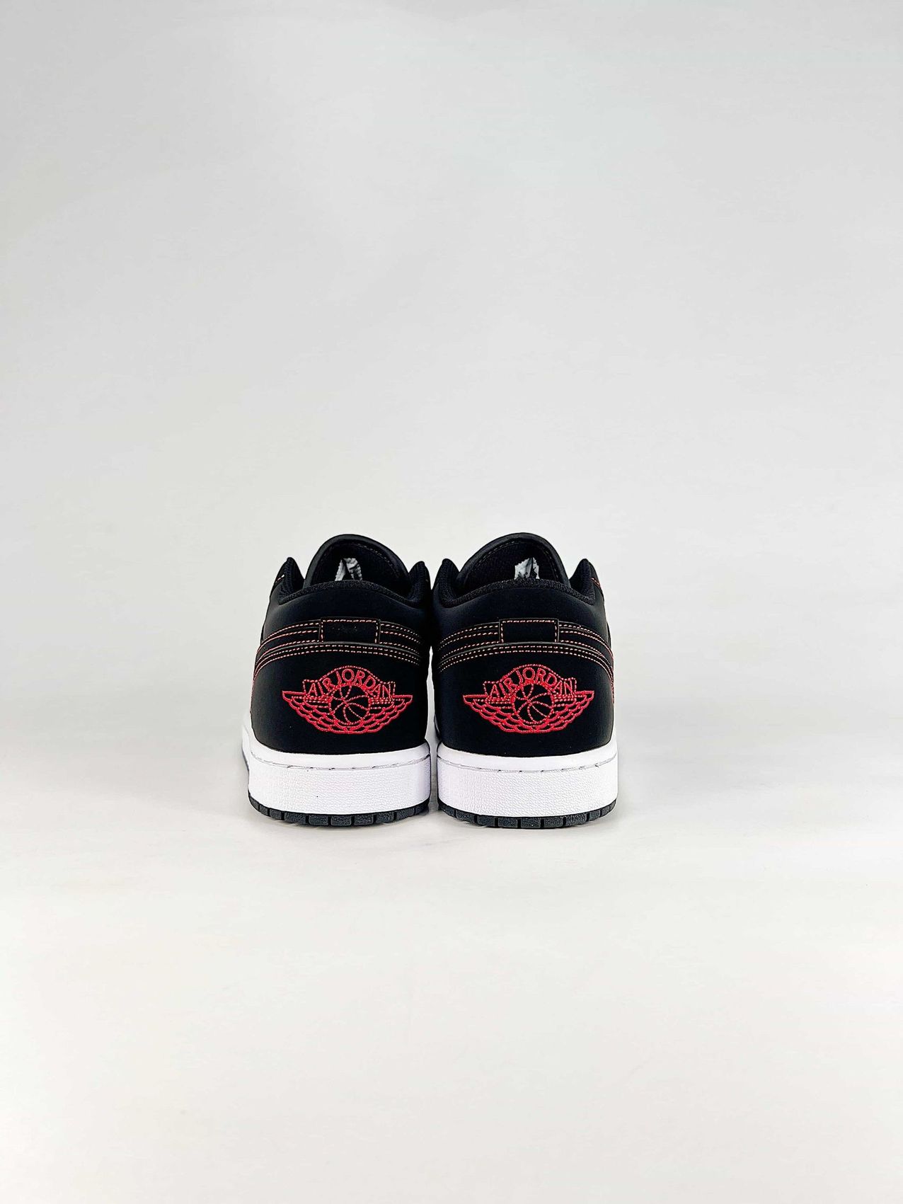 AJ 1 Low ‘Bloodline’ 553558-076 AJ 1 Low ‘Bloodline’ 553558-076