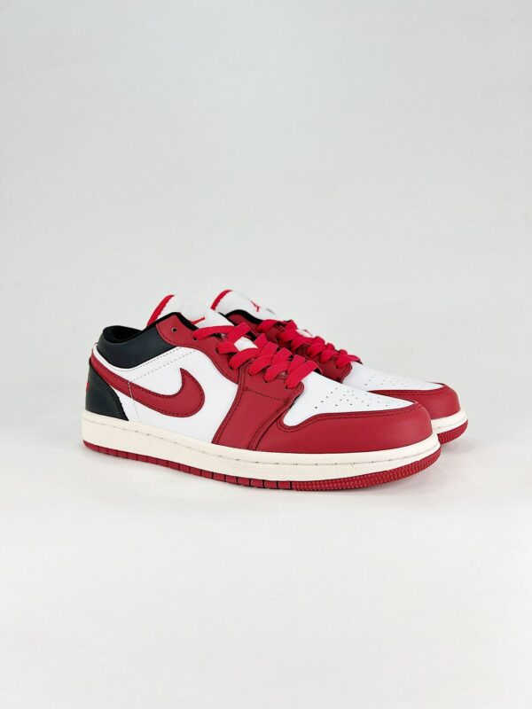 AJ 1 Low ‘Reverse Black Toe’ DC0774-160 AJ 1 Low ‘Reverse Black Toe’ DC0774-160