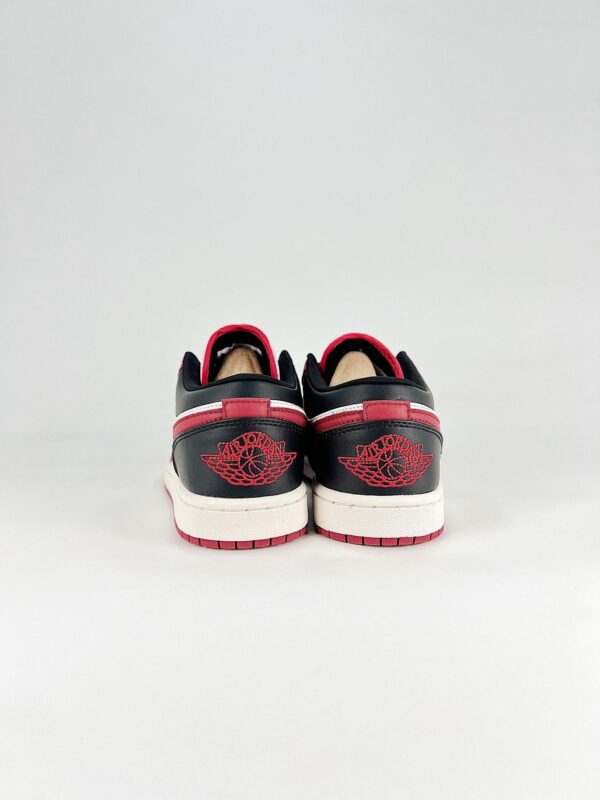 AJ 1 Low ‘Reverse Black Toe’ DC0774-160 AJ 1 Low ‘Reverse Black Toe’ DC0774-160