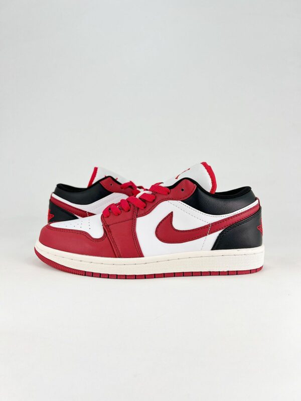 AJ 1 Low ‘Reverse Black Toe’ DC0774-160 AJ 1 Low ‘Reverse Black Toe’ DC0774-160