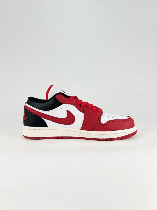 AJ 1 Low ‘Reverse Black Toe’ DC0774-160 AJ 1 Low ‘Reverse Black Toe’ DC0774-160