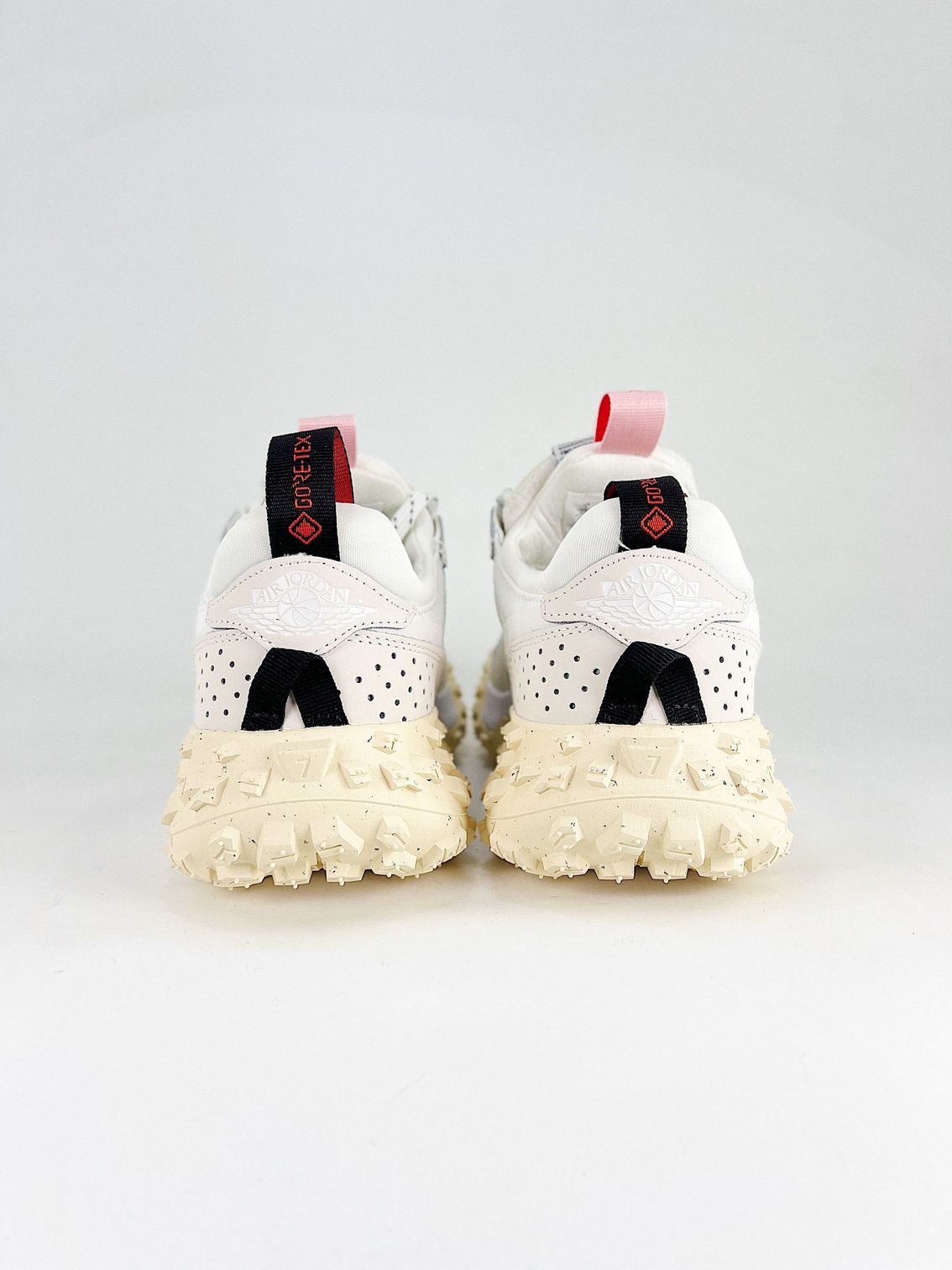 AJ 1 Element Low A/T ‘Phantom Sail’ FV4227-003 AJ 1 Element Low A/T ‘Phantom Sail’ FV4227-003