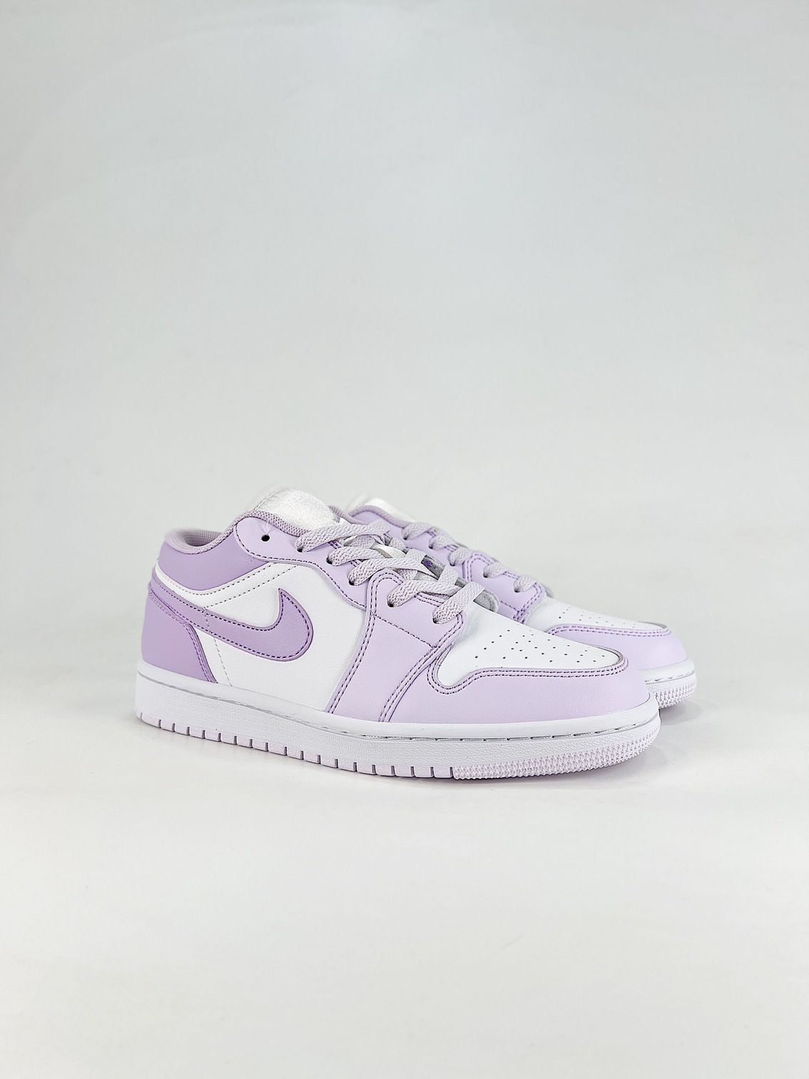 AJ 1 Low ‘Violet Mist’ 553560-502 AJ 1 Low ‘Violet Mist’ 553560-502