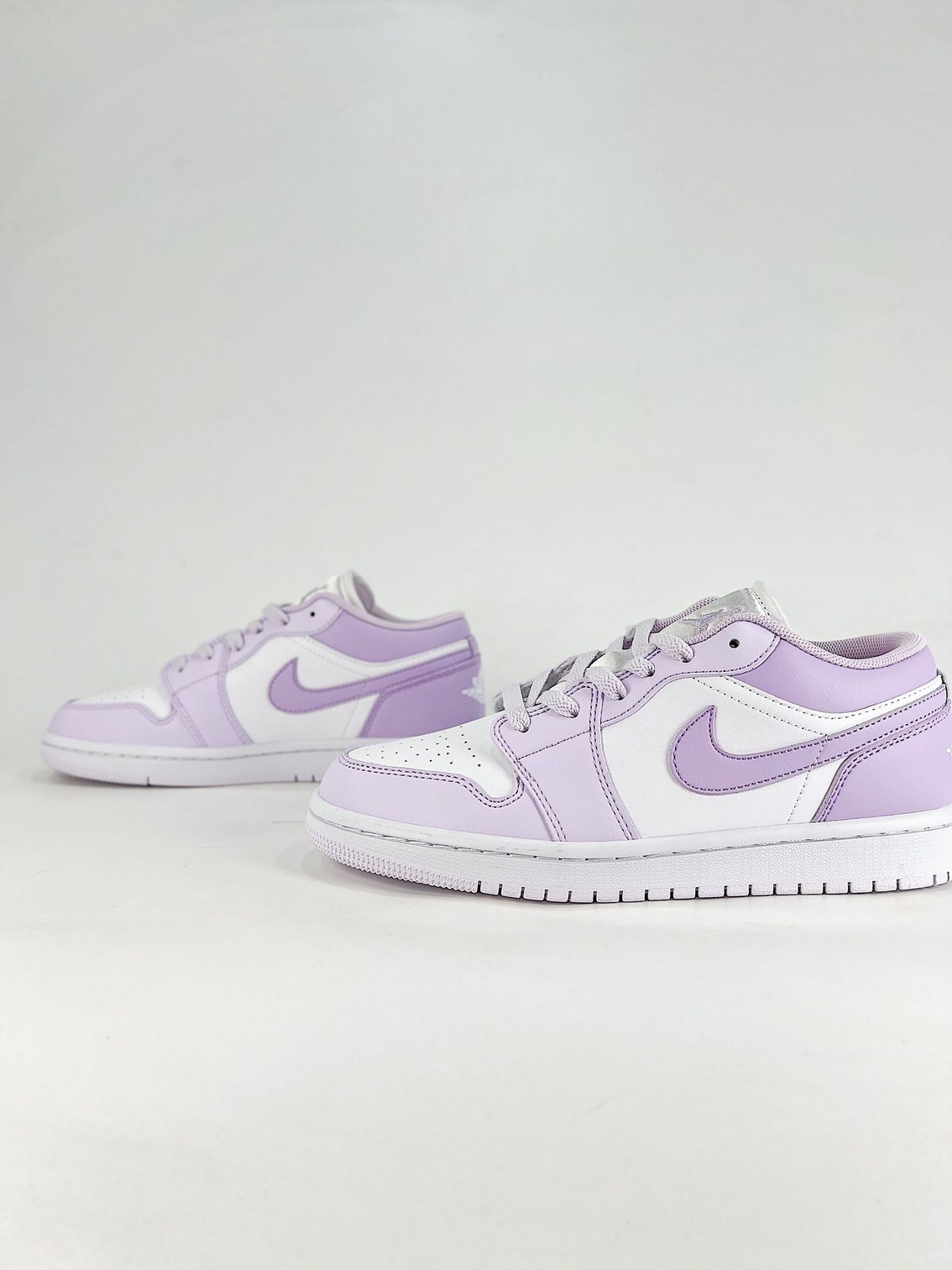 AJ 1 Low ‘Violet Mist’ 553560-502 AJ 1 Low ‘Violet Mist’ 553560-502