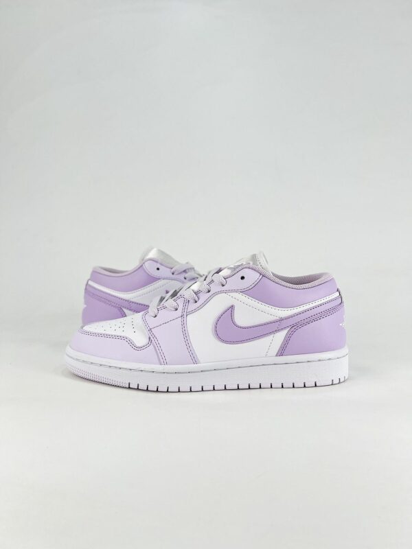 AJ 1 Low ‘Violet Mist’ 553560-502