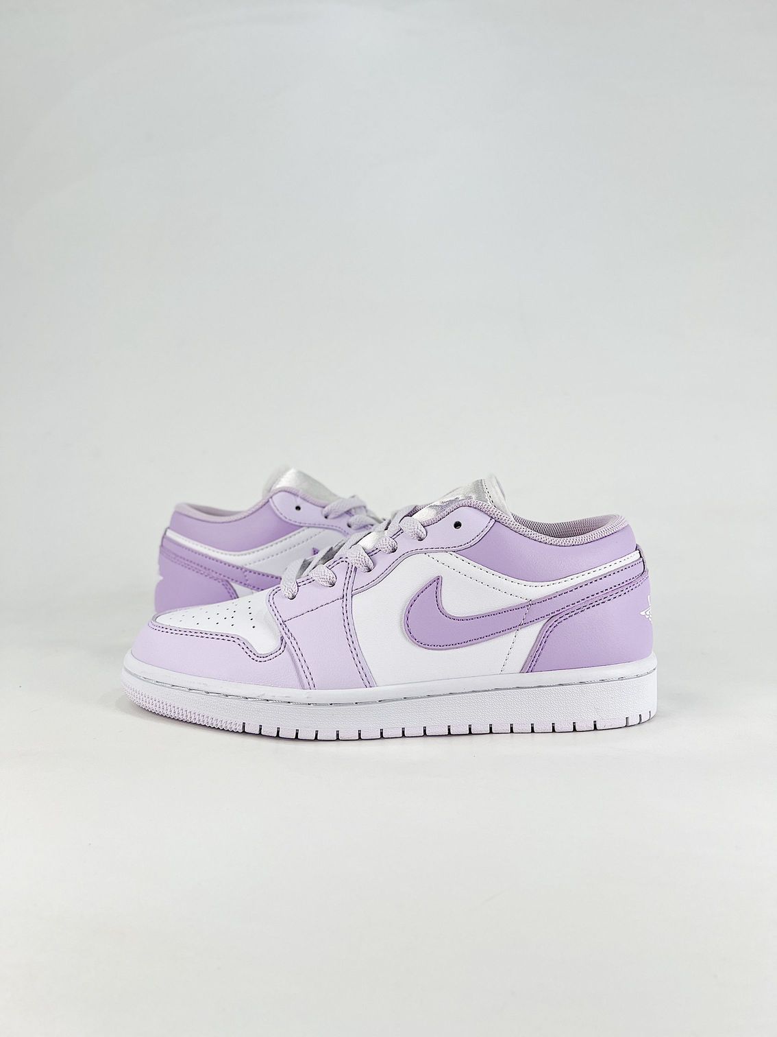 AJ 1 Low ‘Violet Mist’ 553560-502 AJ 1 Low ‘Violet Mist’ 553560-502
