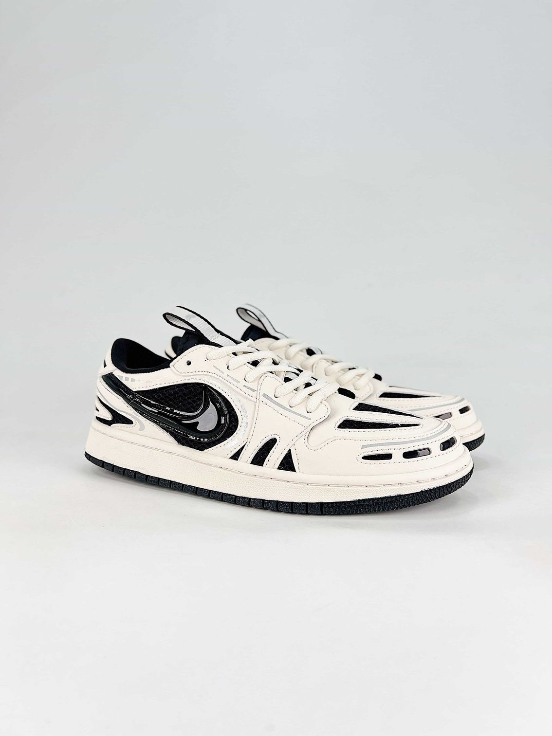 AJ 1 Low Method of Make V3 ‘Sail Black’ HQ2186-001 AJ 1 Low Method of Make V3 ‘Sail Black’ HQ2186-001