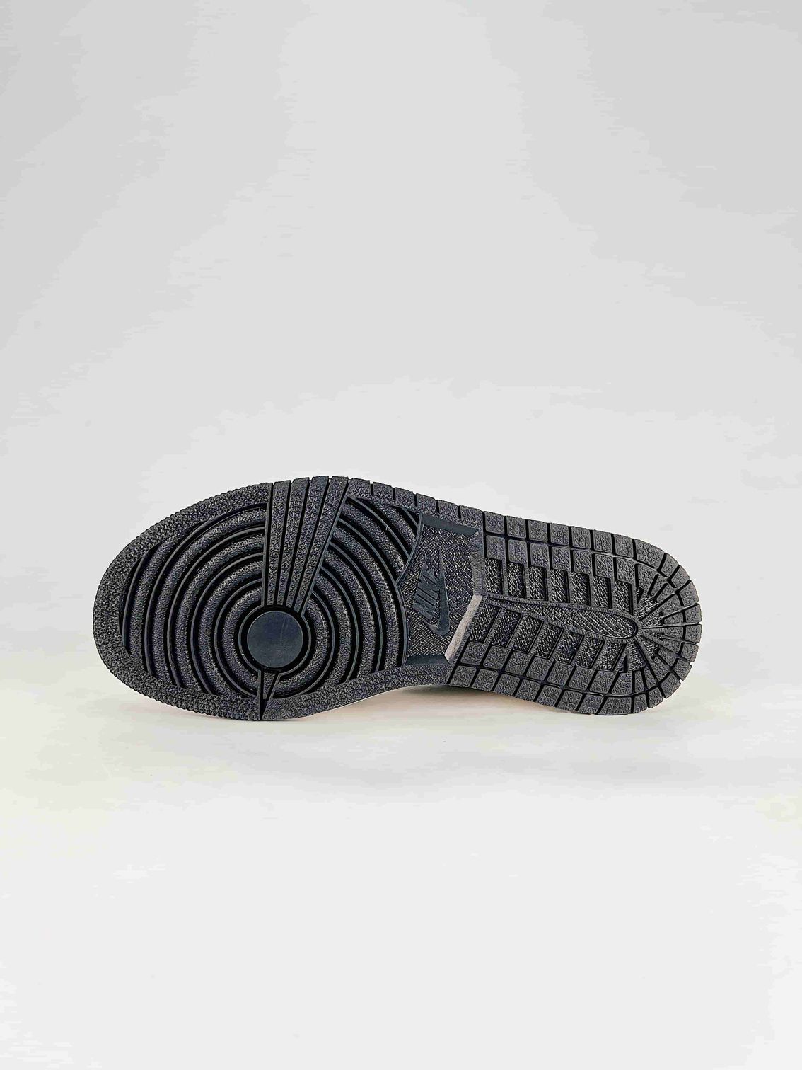 AJ 1 Low Method of Make V3 ‘Sail Black’ HQ2186-001 AJ 1 Low Method of Make V3 ‘Sail Black’ HQ2186-001