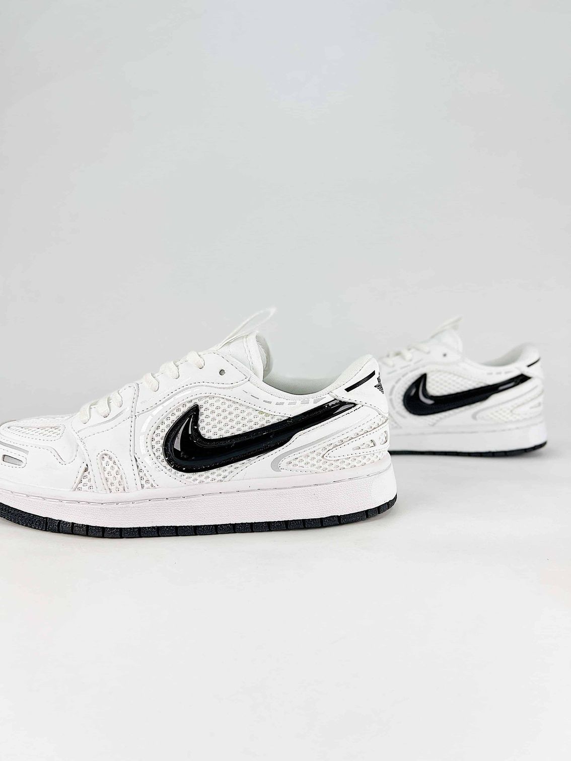 AJ 1 Low Method of Make V3 ‘White Black’ HQ2186-001 AJ 1 Low Method of Make V3 ‘White Black’ HQ2186-001