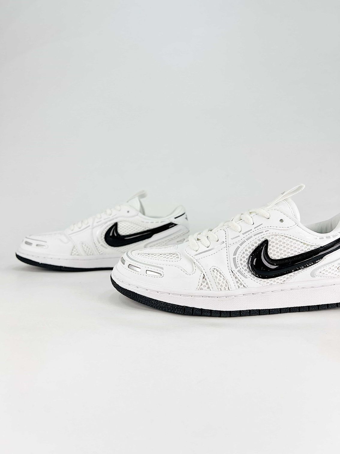 AJ 1 Low Method of Make V3 ‘White Black’ HQ2186-001 AJ 1 Low Method of Make V3 ‘White Black’ HQ2186-001