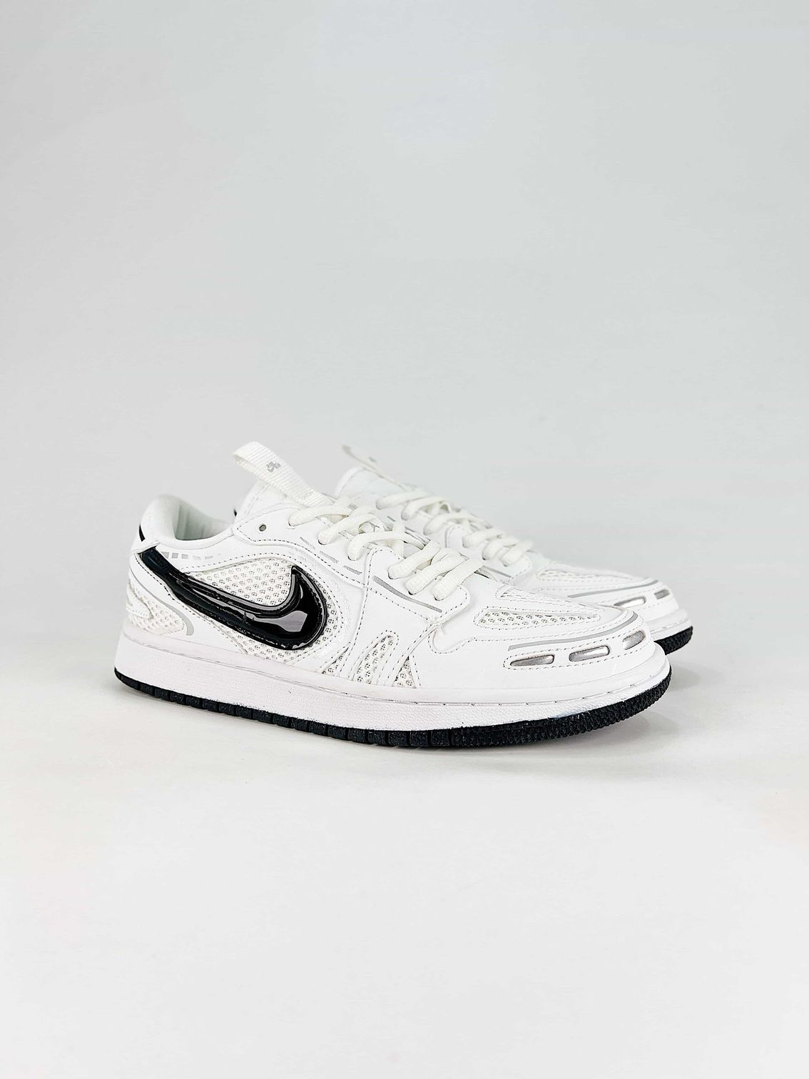 AJ 1 Low Method of Make V3 ‘White Black’ HQ2186-001 AJ 1 Low Method of Make V3 ‘White Black’ HQ2186-001