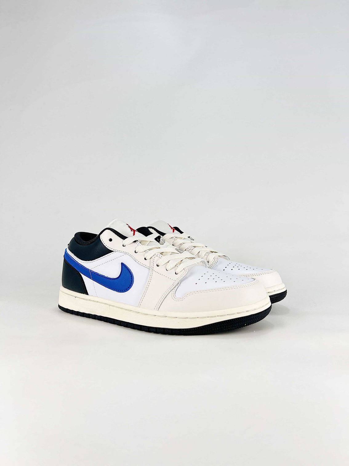 AJ 1 Low ‘Phantom Sail’ 553560-027 AJ 1 Low ‘Phantom Sail’ 553560-027
