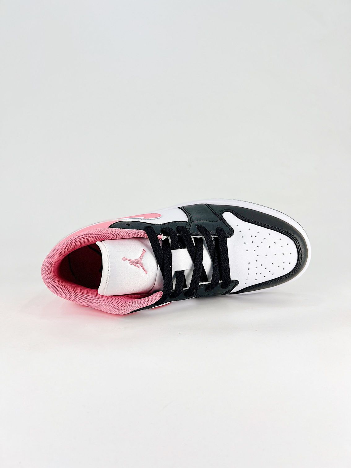 AJ 1 Low ‘Black Pink Gaze’ 553560-025 AJ 1 Low ‘Black Pink Gaze’ 553560-025