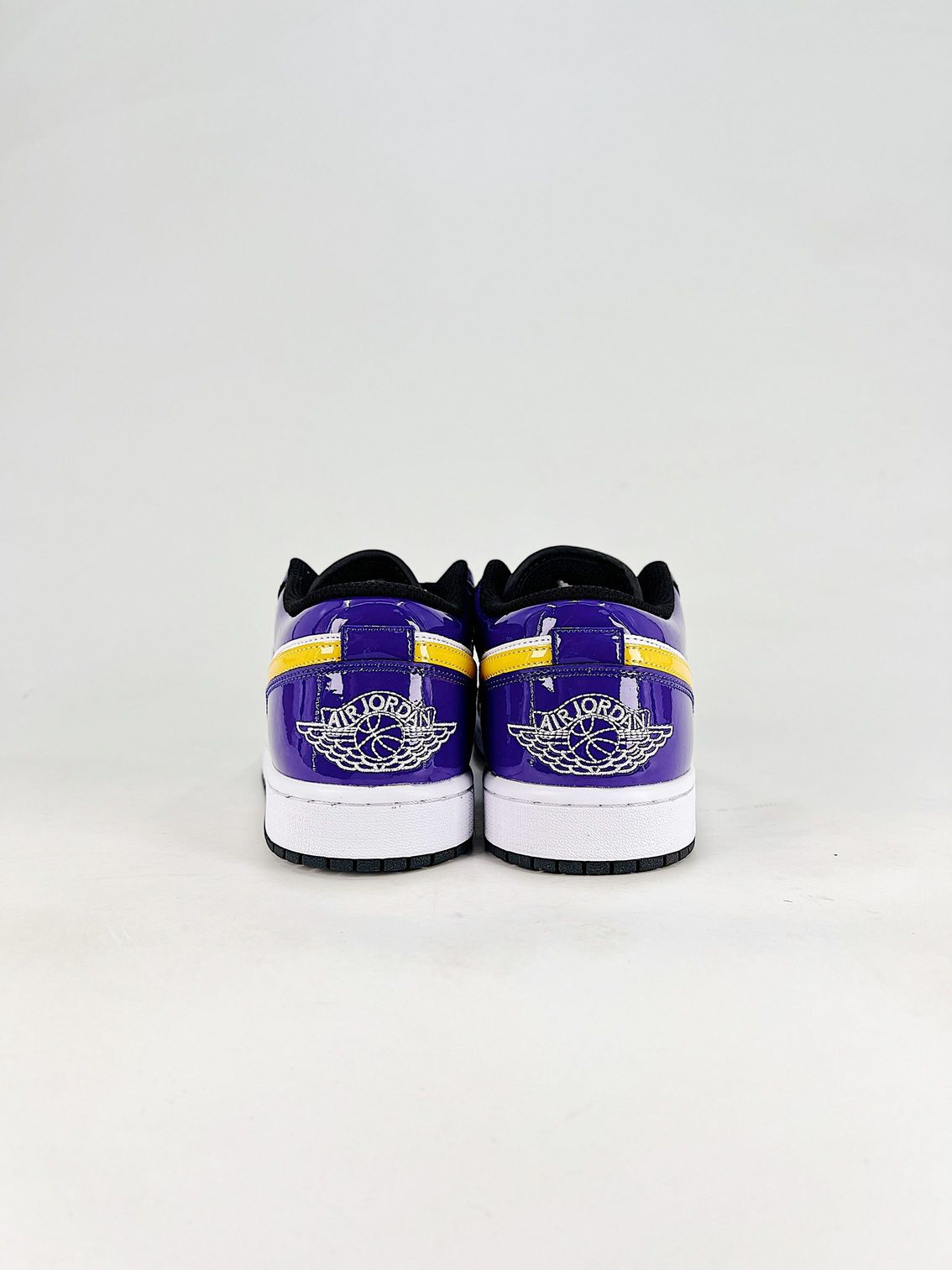 AJ 1 Low SE ‘Lakers’ IQ9389-547 AJ 1 Low SE ‘Lakers’ IQ9389-547