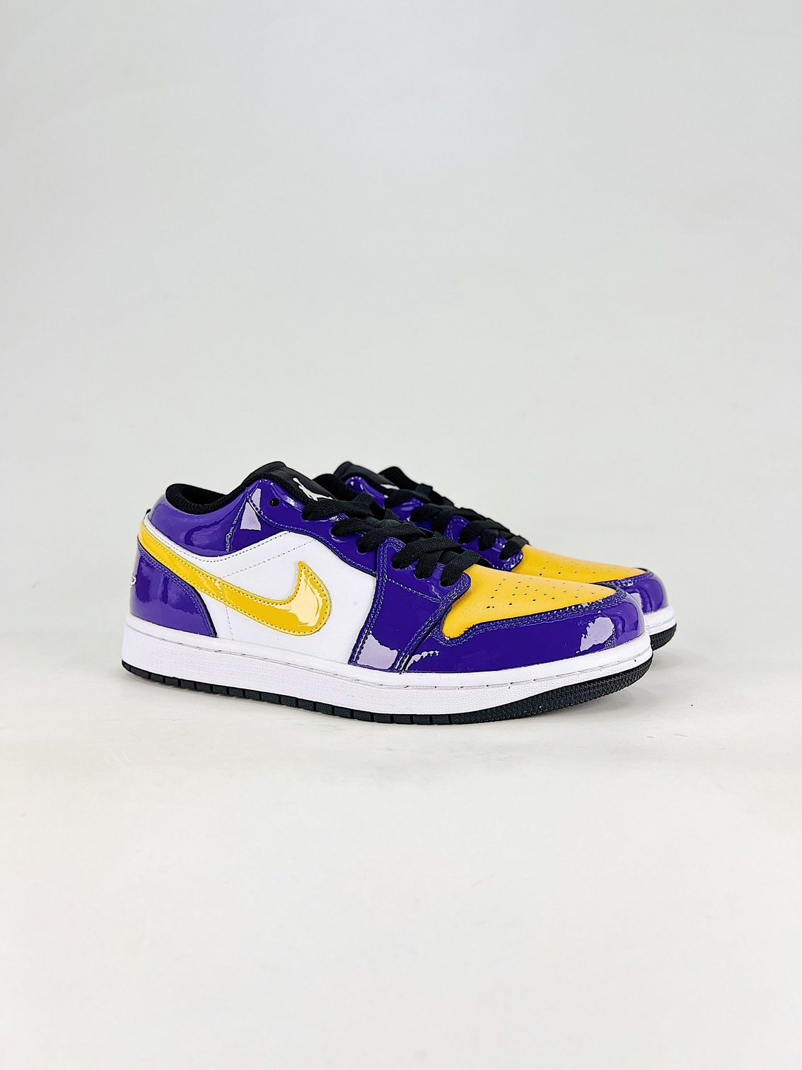 AJ 1 Low SE ‘Lakers’ IQ9389-547 AJ 1 Low SE ‘Lakers’ IQ9389-547