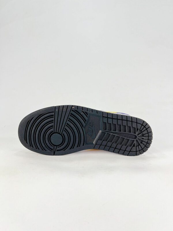 AJ 1 Low SE ‘Lakers’ IQ9389-547