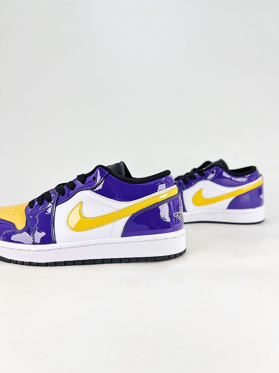 AJ 1 Low SE ‘Lakers’ IQ9389-547 AJ 1 Low SE ‘Lakers’ IQ9389-547