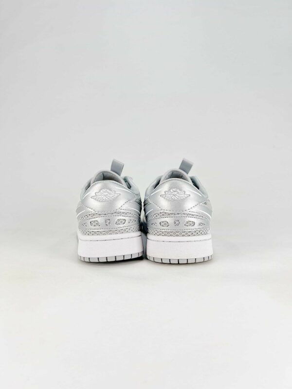 AJ 1 Low Method of Make V3 ‘Metallic Silver’ HQ2186-002 AJ 1 Low Method of Make V3 ‘Metallic Silver’ HQ2186-002