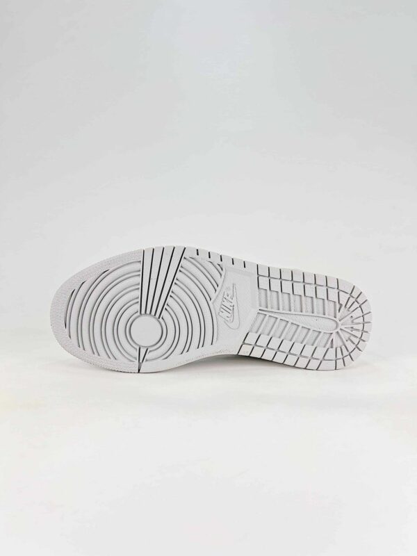 AJ 1 Low Method of Make V3 ‘Metallic Silver’ HQ2186-002 AJ 1 Low Method of Make V3 ‘Metallic Silver’ HQ2186-002