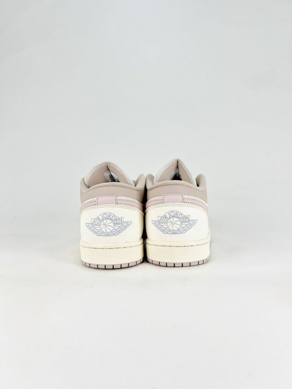 AJ 1 Low ‘Sail Silt Red Hydrogen Blue’ IV3219-161 AJ 1 Low ‘Sail Silt Red Hydrogen Blue’ IV3219-161