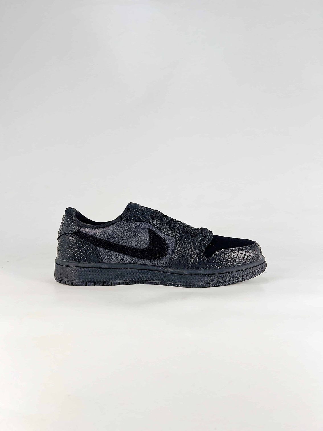 AJ 1 Low Travis Scott Kobe Bryant ‘Black’ FF9989-014 AJ 1 Low Travis Scott Kobe Bryant ‘Black’ FF9989-014