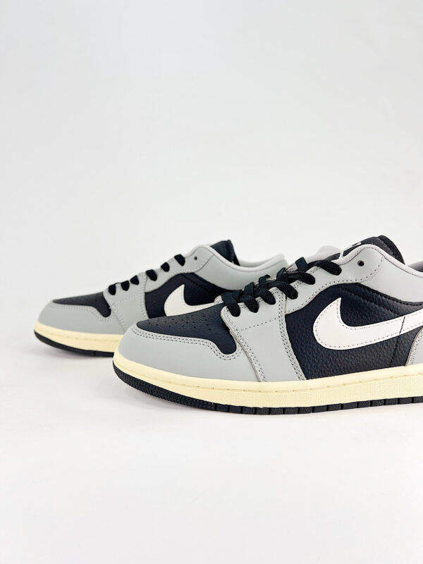 AJ 1 Low ‘Light Smoke Grey’ HQ2010-012 AJ 1 Low ‘Light Smoke Grey’ HQ2010-012