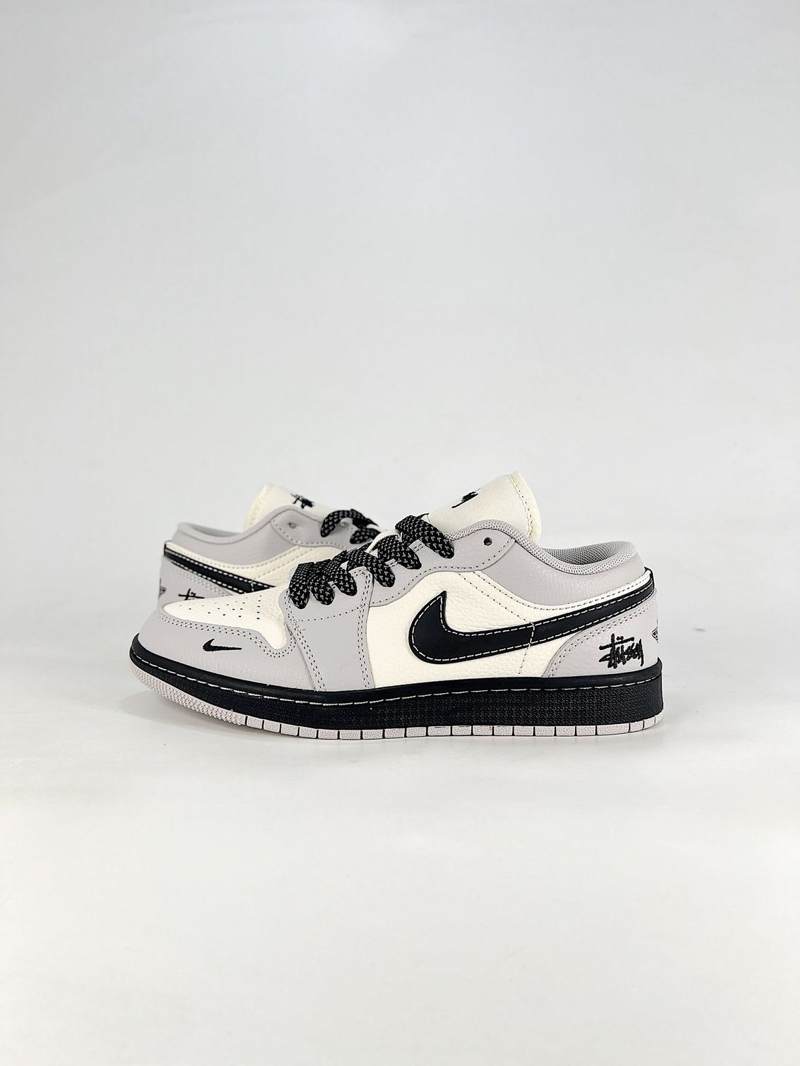 AJ 1 Low Stussy XX3168-177 AJ 1 Low Stussy XX3168-177