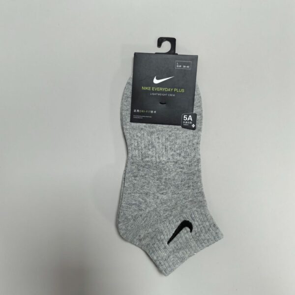 Nike Classic Swoosh Logo Socks