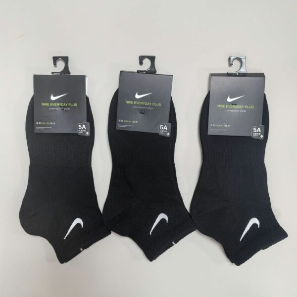 Nike Classic Swoosh Logo Socks