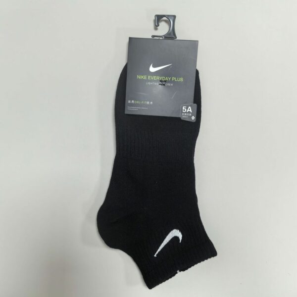 Nike Classic Swoosh Logo Socks