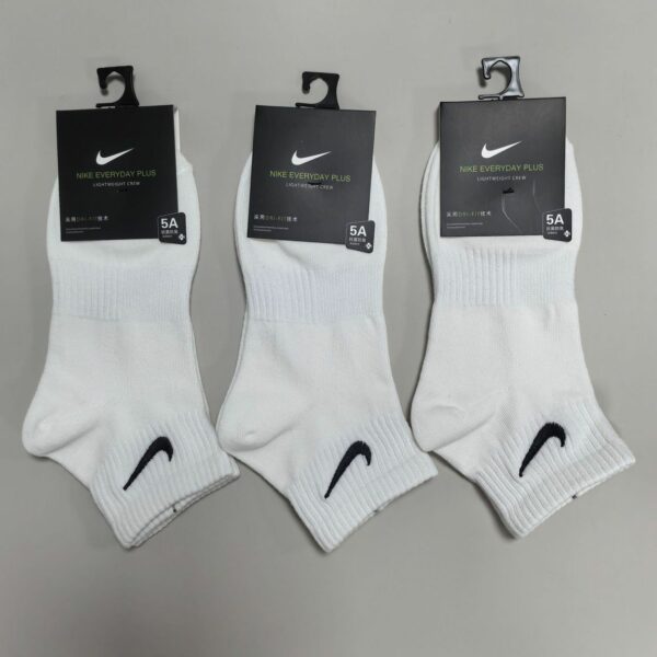 Nike Classic Swoosh Logo Socks