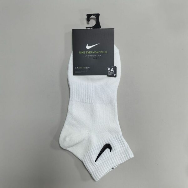 Nike Classic Swoosh Logo Socks
