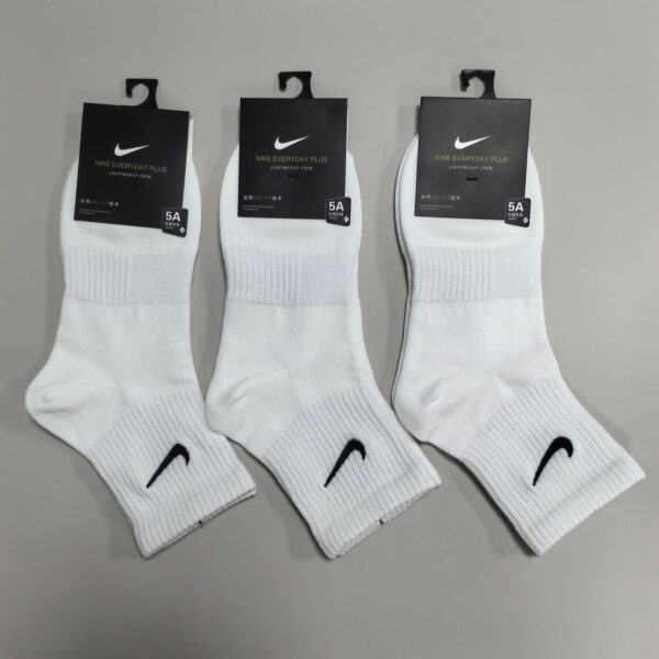 Nike Classic Swoosh Logo Socks
