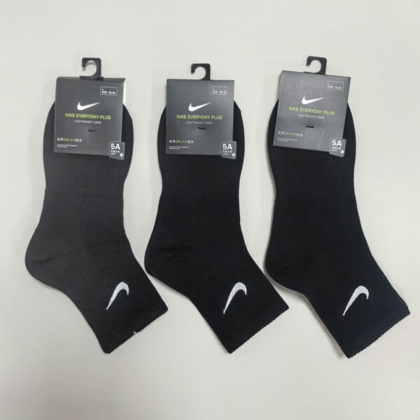 Nike Classic Swoosh Logo Socks