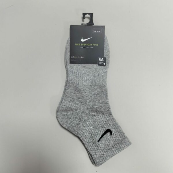 Nike Classic Swoosh Logo Socks