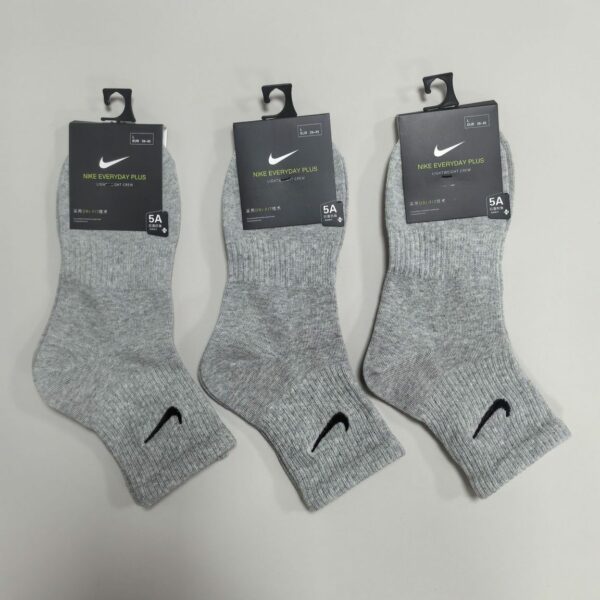 Nike Classic Swoosh Logo Socks