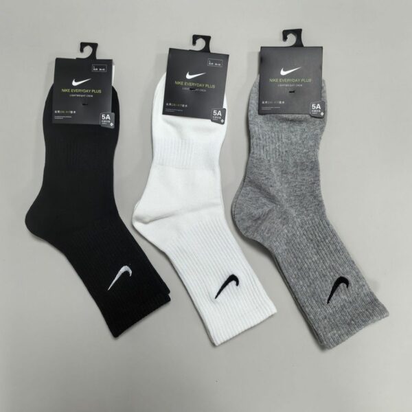 Nike Classic Swoosh Logo Socks