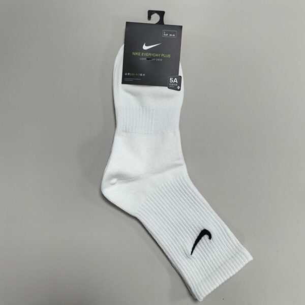 Nike Classic Swoosh Logo Socks